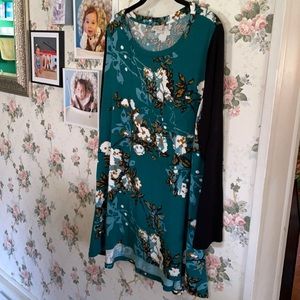 Logo by Lori Goldstein 1xl green multi top tunic LS black white floral EUC